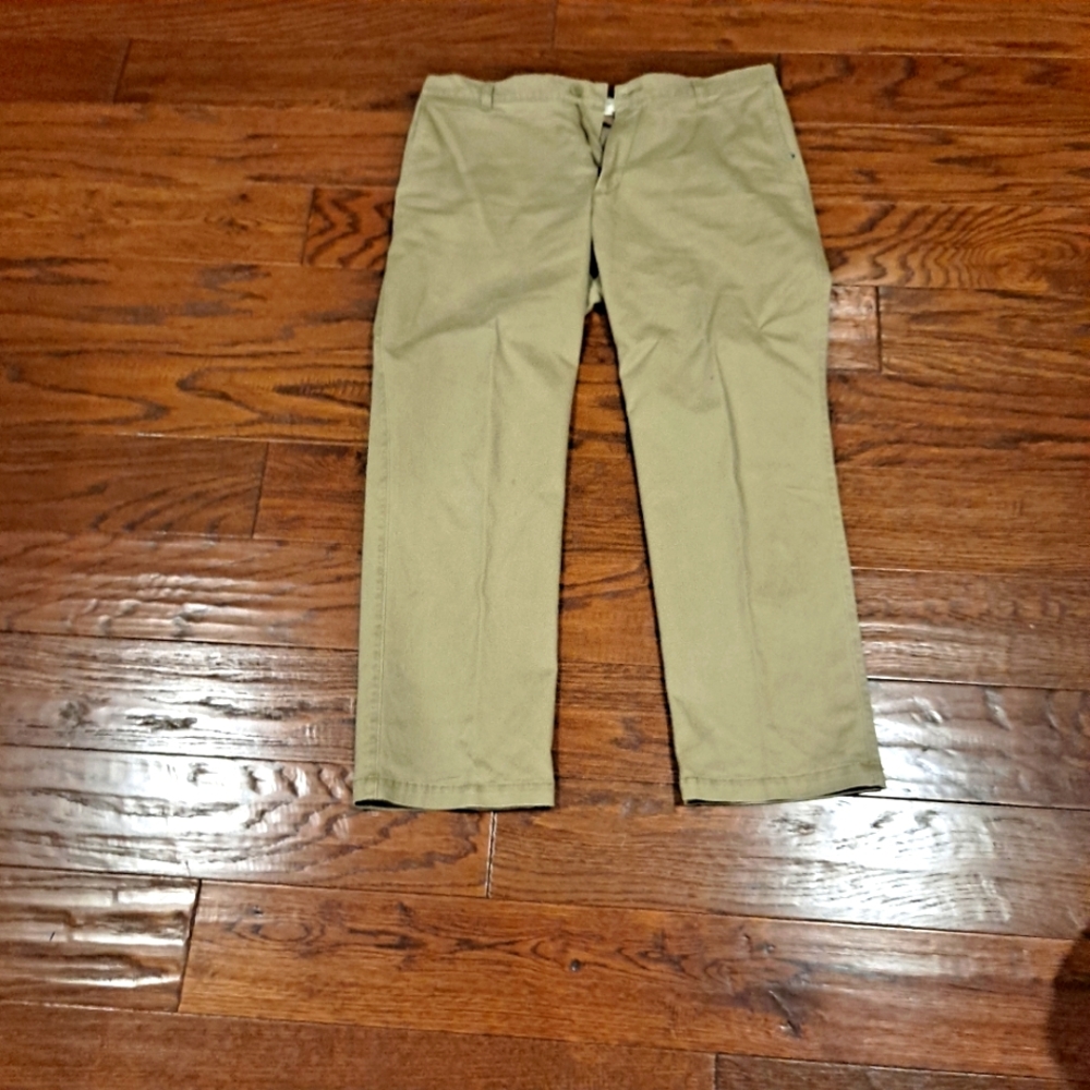 DOCKERS STRAIGHT FIT KHAKIS - Size 34 X 29